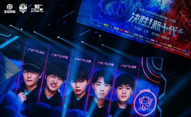 欧洲区预选赛荷兰1比1平波兰，赖因德斯首发84分钟